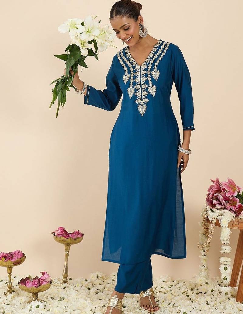 Women Ethnic Motifs Embroidered Regular Thread Work Kurta with Trousers