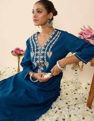 Women Ethnic Motifs Embroidered Regular Thread Work Kurta with Trousers 6