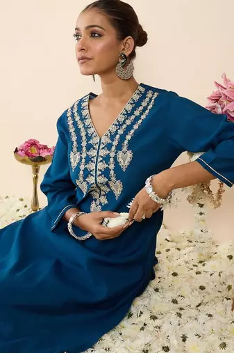 Women Ethnic Motifs Embroidered Regular Thread Work Kurta with Trousers