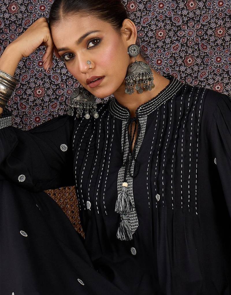 Women Ethnic Motifs Embroidered Panelled Thread Work Kurta with Trousers