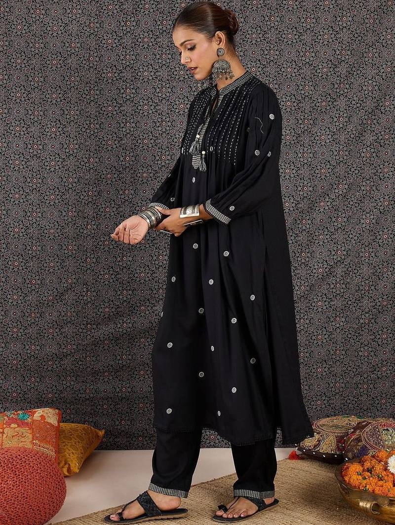 Women Ethnic Motifs Embroidered Panelled Thread Work Kurta with Trousers