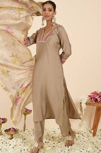 Women Floral Panelled Thread Work Raw Silk Kurta with Trousers & With Dupatta