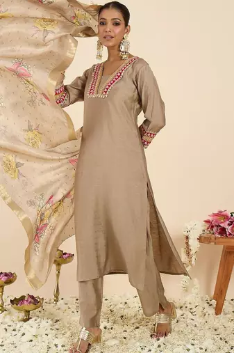 Women Floral Panelled Thread Work Raw Silk Kurta with Trousers & With Dupatta