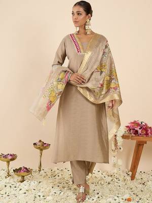 Women Floral Panelled Thread Work Raw Silk Kurta with Trousers & With Dupatta 4