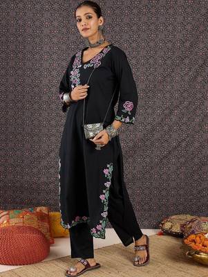 Women Floral Embroidered Regular Thread Work Pure Cotton Kurta with Trousers 1