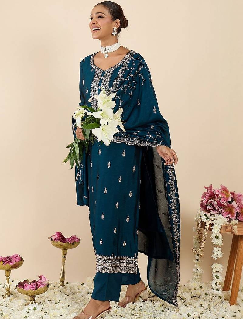 Women Ethnic Motifs Embroidered Regular Kurta with Trousers & With Dupatta