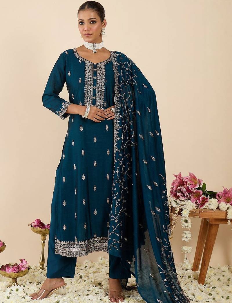 Women Ethnic Motifs Embroidered Regular Kurta with Trousers & With Dupatta