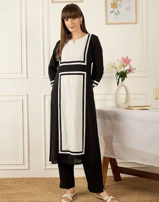 Colourblocked Printed Thread Work Chanderi Silk Kurta With Palazzos 1