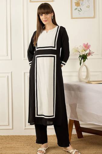 Colourblocked Printed Thread Work Chanderi Silk Kurta With Palazzos