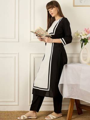 Colourblocked Printed Thread Work Chanderi Silk Kurta With Palazzos 4