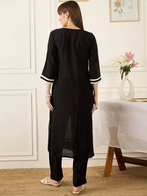 Colourblocked Printed Thread Work Chanderi Silk Kurta With Palazzos 5