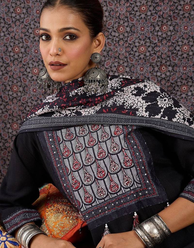 Women Ethnic Motifs Printed Regular Thread Work Kurta with Trousers & With Dupatta