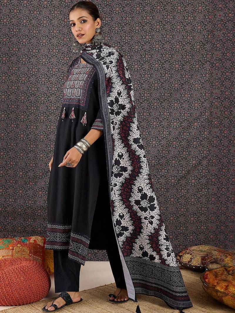 Women Ethnic Motifs Printed Regular Thread Work Kurta with Trousers & With Dupatta