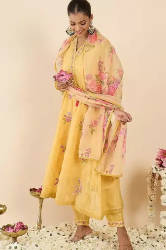 Women Floral Embroidered Panelled Thread Work Kurta with Trousers & With Dupatta