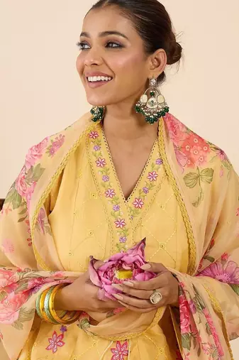 Women Floral Embroidered Panelled Thread Work Kurta with Trousers & With Dupatta