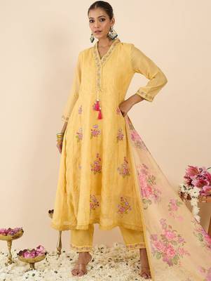Women Floral Embroidered Panelled Thread Work Kurta with Trousers & With Dupatta 4