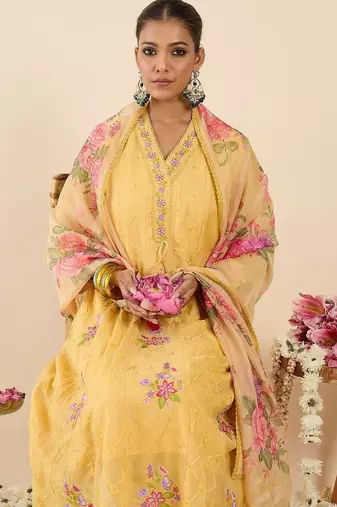 Women Floral Embroidered Panelled Thread Work Kurta with Trousers & With Dupatta