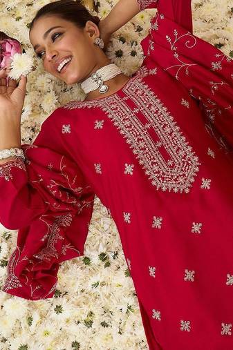 Women Ethnic Motifs Embroidered Regular Thread Work Kurta with Trousers & With Dupatta