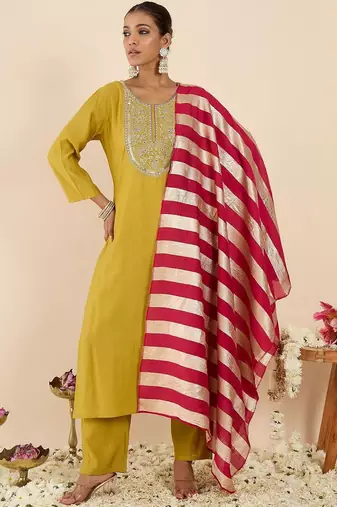 Women Ethnic Motifs Embroidered Regular Thread Work Kurta with Trousers & With Dupatta