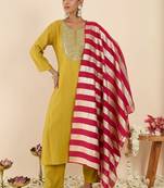 Women Ethnic Motifs Embroidered Regular Thread Work Kurta with Trousers & With Dupatta