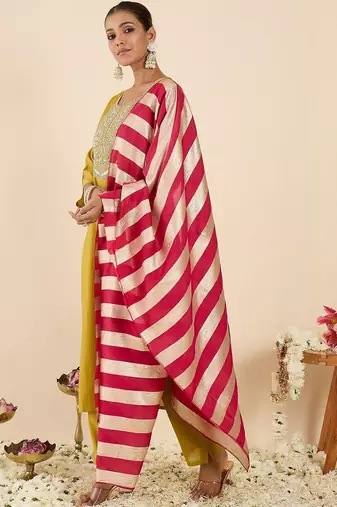 Women Ethnic Motifs Embroidered Regular Thread Work Kurta with Trousers & With Dupatta