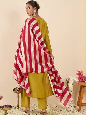 Women Ethnic Motifs Embroidered Regular Thread Work Kurta with Trousers & With Dupatta 4