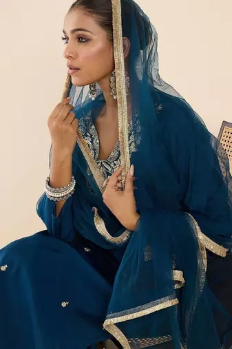 Women Ethnic Motifs Embroidered Regular Kurta with Trousers & With Dupatta
