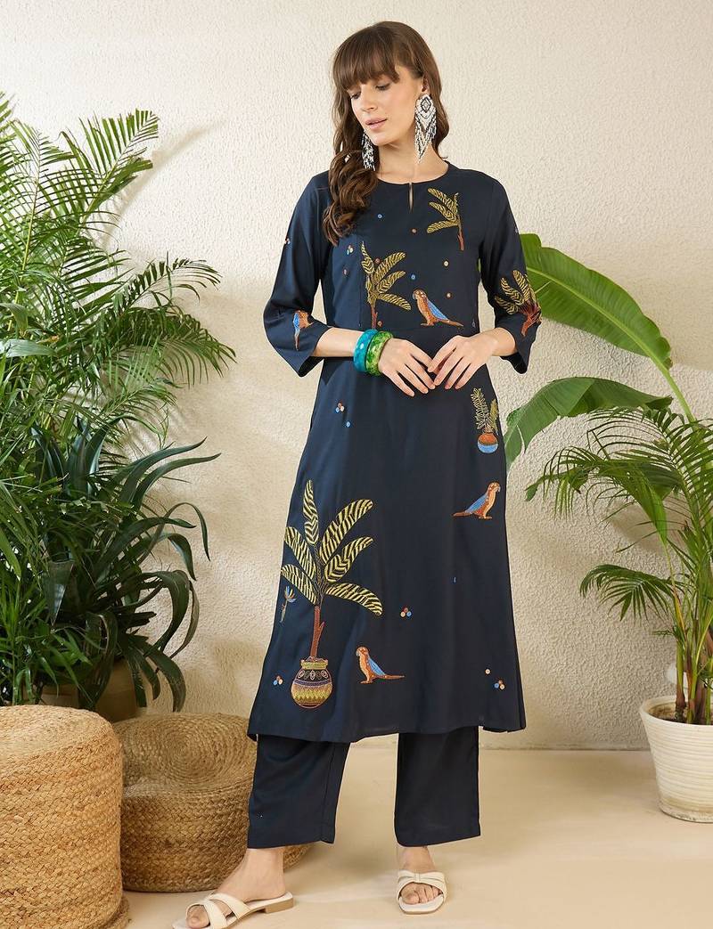 Women Ethnic Motifs Embroidered Regular Thread Work Kurta with Trousers