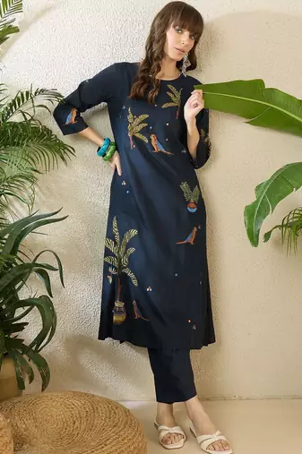 Women Ethnic Motifs Embroidered Regular Thread Work Kurta with Trousers
