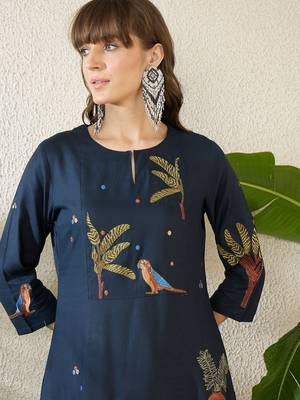 Women Ethnic Motifs Embroidered Regular Thread Work Kurta with Trousers 3