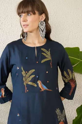Women Ethnic Motifs Embroidered Regular Thread Work Kurta with Trousers