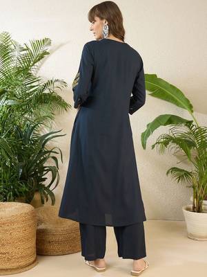 Women Ethnic Motifs Embroidered Regular Thread Work Kurta with Trousers 5
