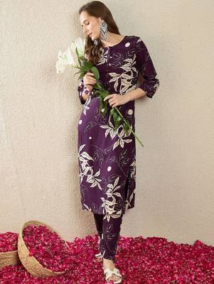 Women Floral Printed Regular Kurta with Trousers 1