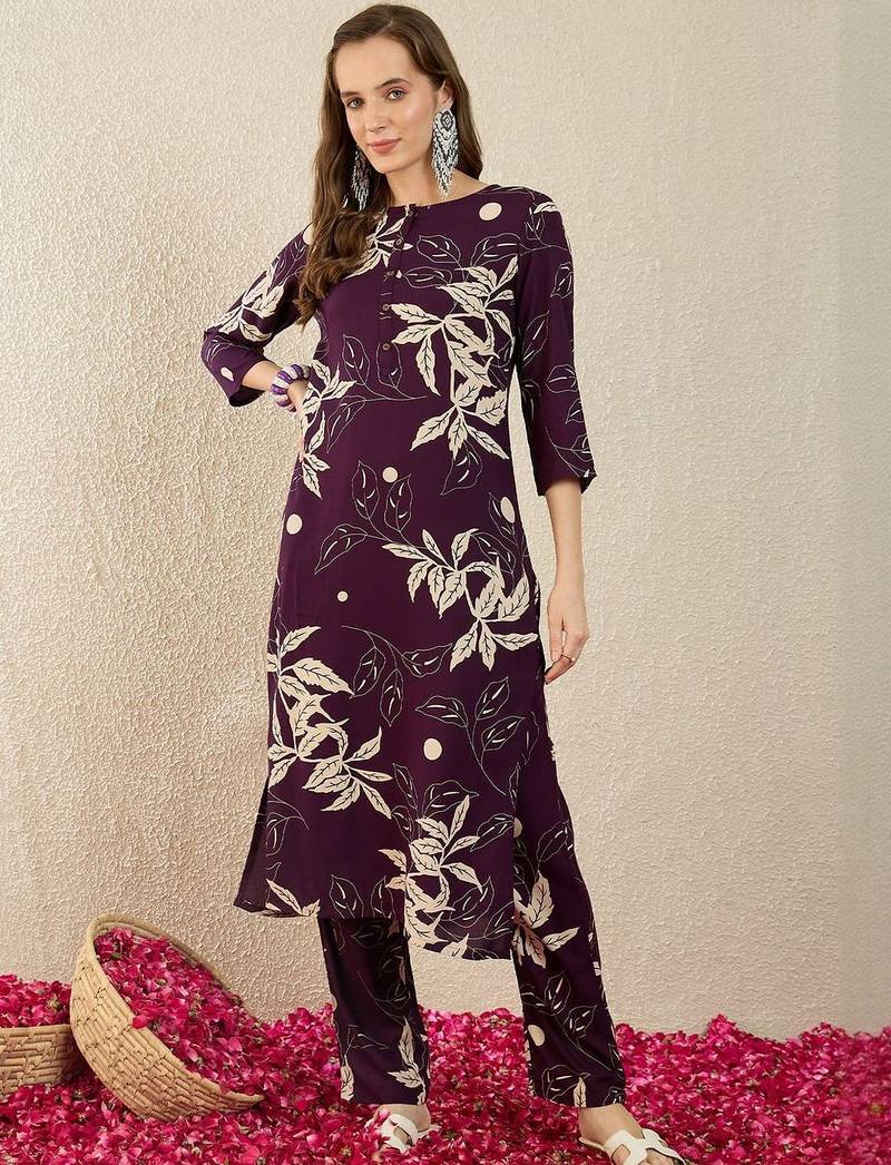 Women Floral Printed Regular Kurta with Trousers