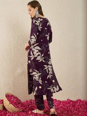Women Floral Printed Regular Kurta with Trousers 5