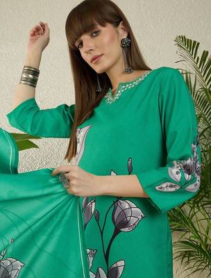Women Floral Printed Regular Thread Work Kurta with Trousers & With Dupatta 7