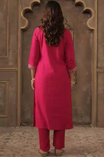 Ethnic Motifs Embroidered Chanderi Cotton Kurta With Trousers & Dupatta