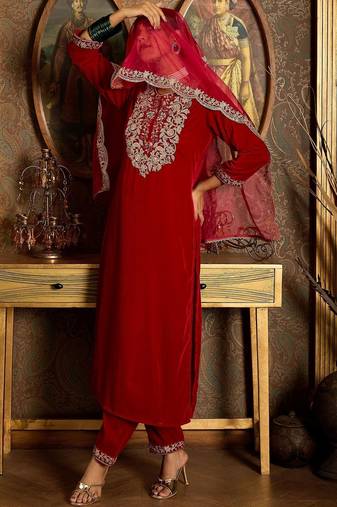 Women Ethnic Motifs Embroidered Thread Work Velvet Kurta & Trousers With Dupatta