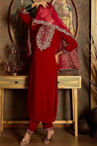 Women Ethnic Motifs Embroidered Thread Work Velvet Kurta & Trousers With Dupatta