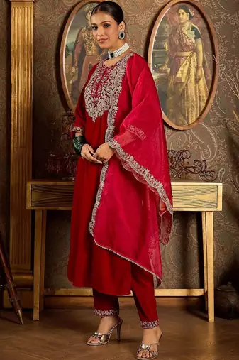 Women Ethnic Motifs Embroidered Thread Work Velvet Kurta & Trousers With Dupatta