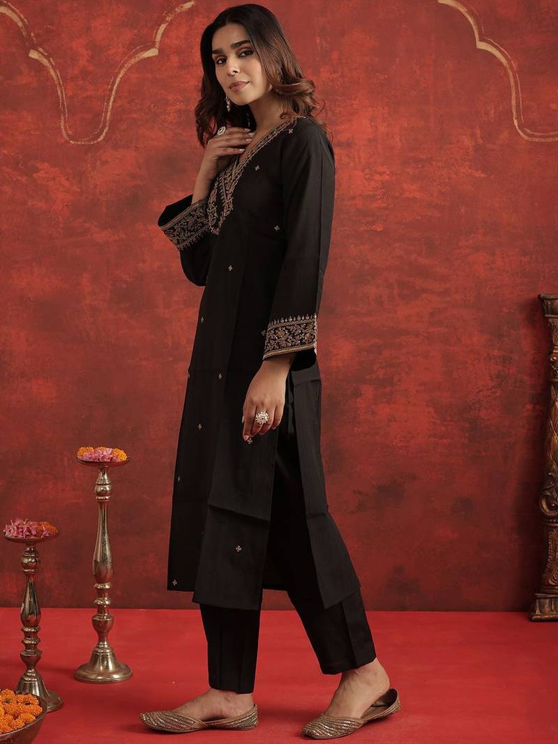 Women Floral Embroidered Kurta with Trousers