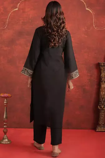 Women Floral Embroidered Kurta with Trousers