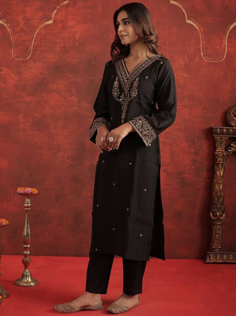 Women Floral Embroidered Kurta with Trousers