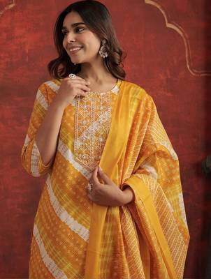 Women Ethnic Motifs Printed Kurta with Trousers & Dupatta 2
