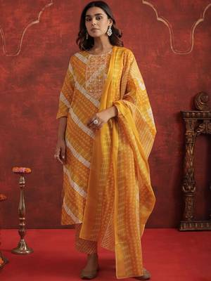 Women Ethnic Motifs Printed Kurta with Trousers & Dupatta 5