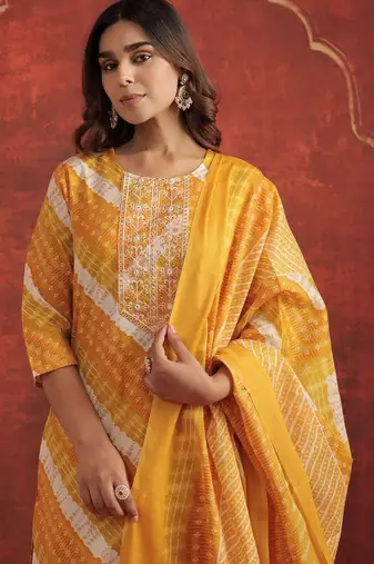 Women Ethnic Motifs Printed Kurta with Trousers & Dupatta