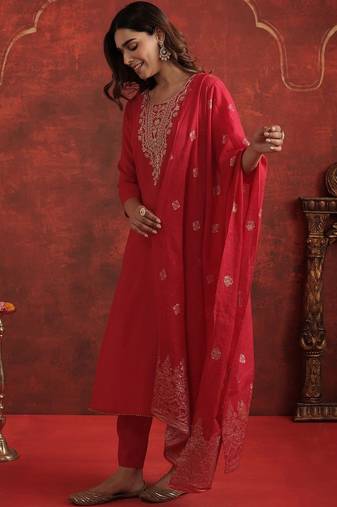 Floral Yoke Design Round Neck Thread Work Straight Kurta With Trousers & Dupatta