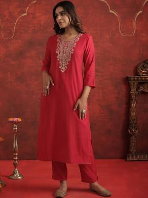 Floral Yoke Design Round Neck Thread Work Straight Kurta With Trousers & Dupatta 7