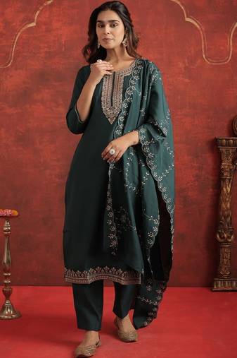 Floral Yoke Design Round Neck Thread Work Kurta With Trousers & Dupatta