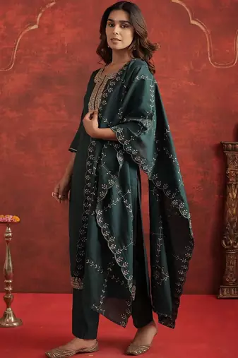 Floral Yoke Design Round Neck Thread Work Kurta With Trousers & Dupatta